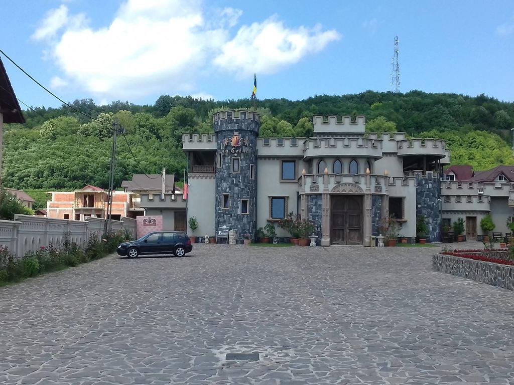 Hotel Lacetate Piteşti Eksteriør billede